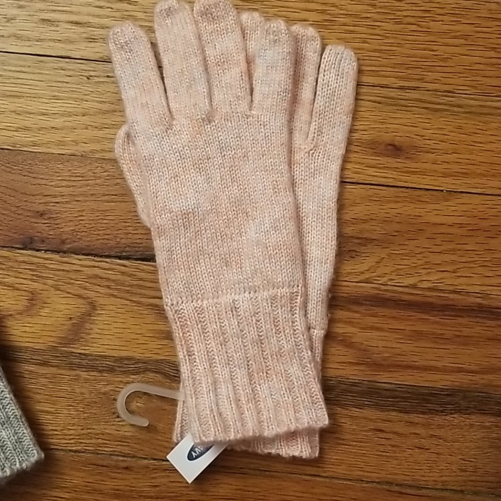 Gloves - Picture 2 of 3